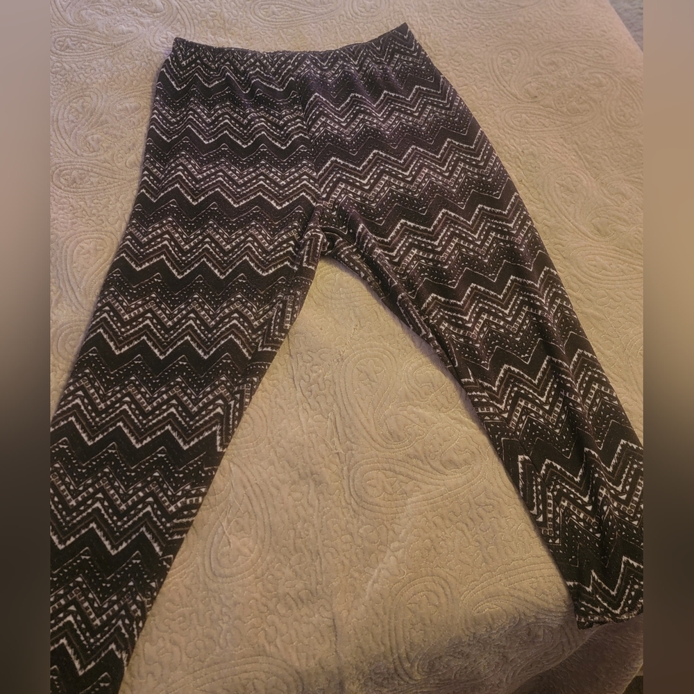 💜4/$20💜Absolute Angel Monochrome Patterned Leggings